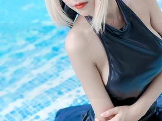 俺刚刚补了Kitkat Cosplay的“圣路易斯”更新，发现了宇宙级的美。可以说是正经又不正经！